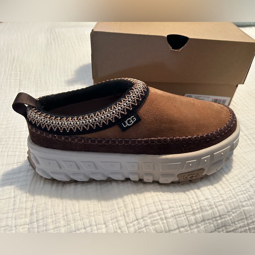 UGG Venture Daze women size 9